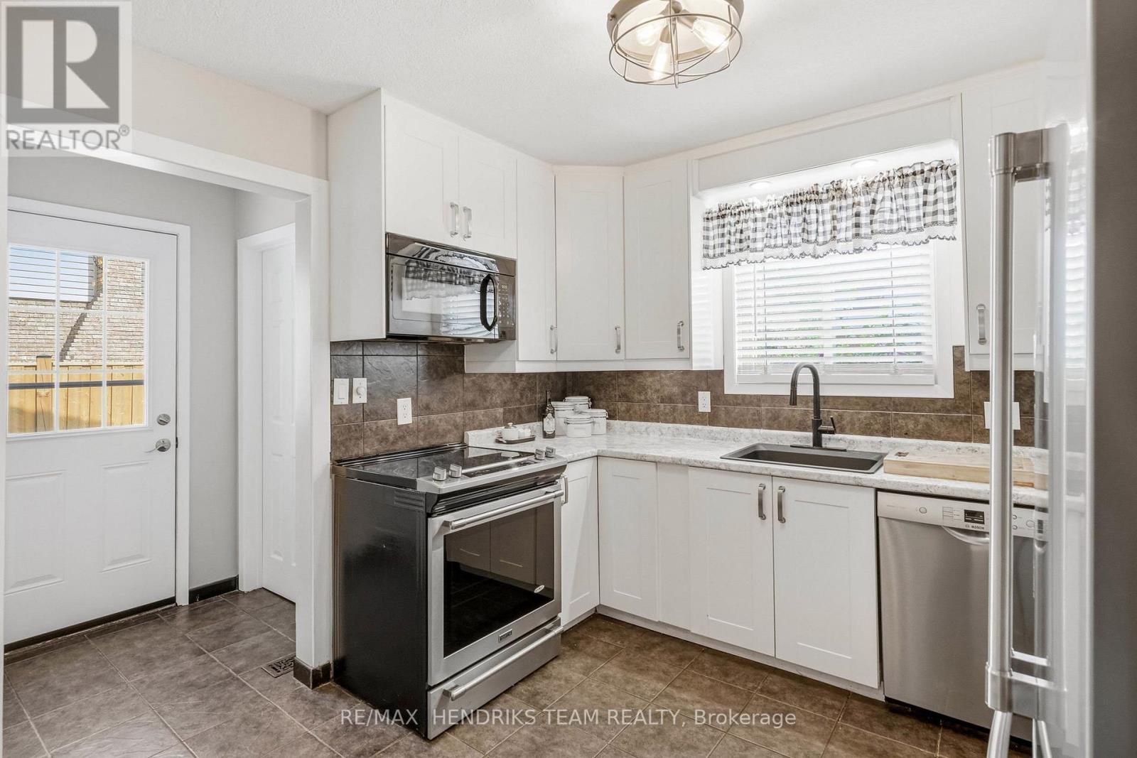 4 Royal Orchard Crescent, St. Catharines, Ontario  L2N 4E9 - Photo 11 - X13678726