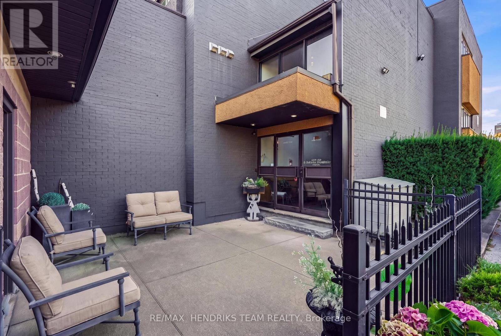 UPPER FLOOR (2B) - 320 VINE STREET, St. Catharines, Ontario