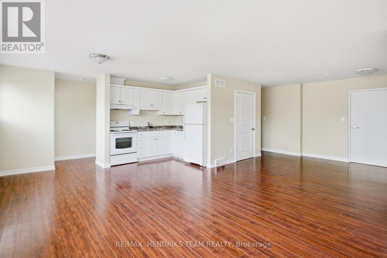 Upper Floor (2b) - 320 Vine Street, St. Catharines, Ontario  L2M 4T3 - Photo 8 - X13678746