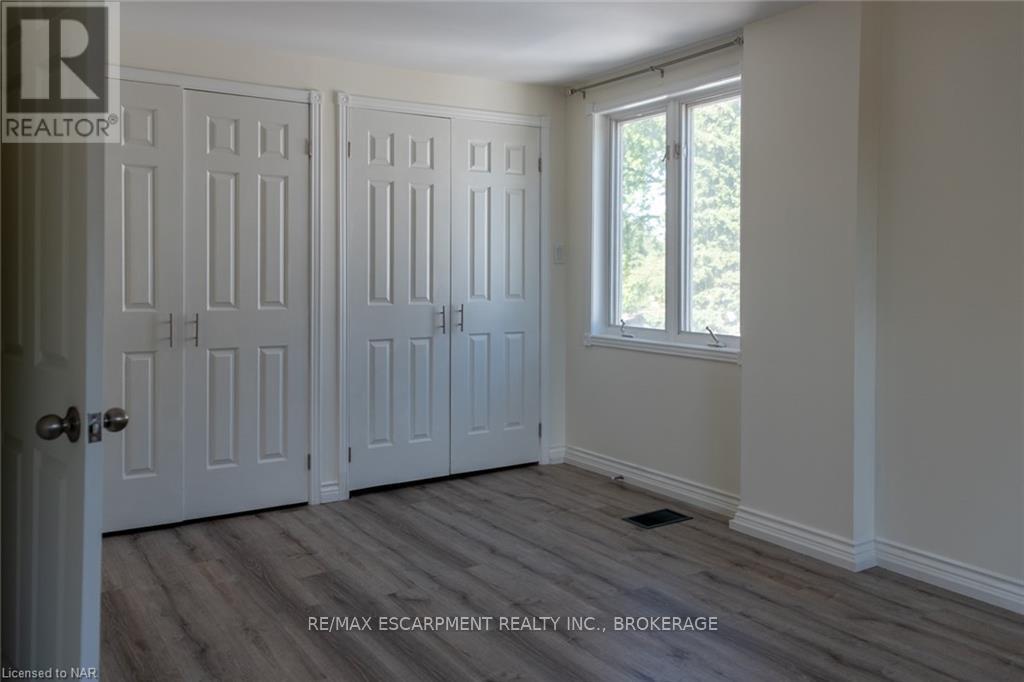 Upper - 359 Queensdale Avenue E, Hamilton, Ontario  L9A 1L5 - Photo 10 - X13679456