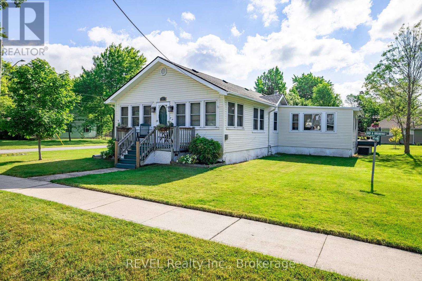 70 Bernard Avenue, Fort Erie, Ontario  L0S 1N0 - Photo 2 - X13679504