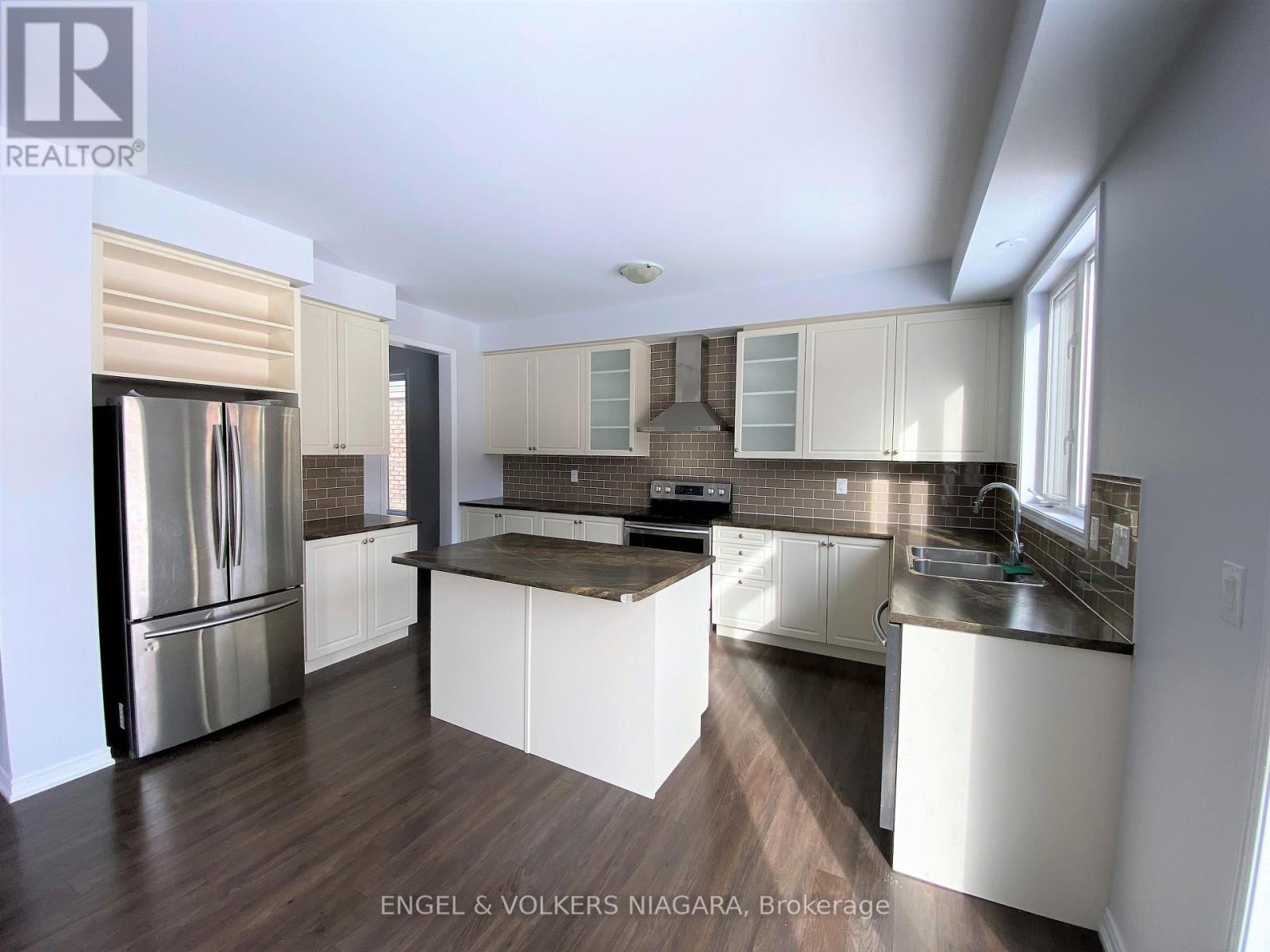 8576 Sweet Chestnut Drive, Niagara Falls, Ontario  L2H 0N1 - Photo 2 - X13679800