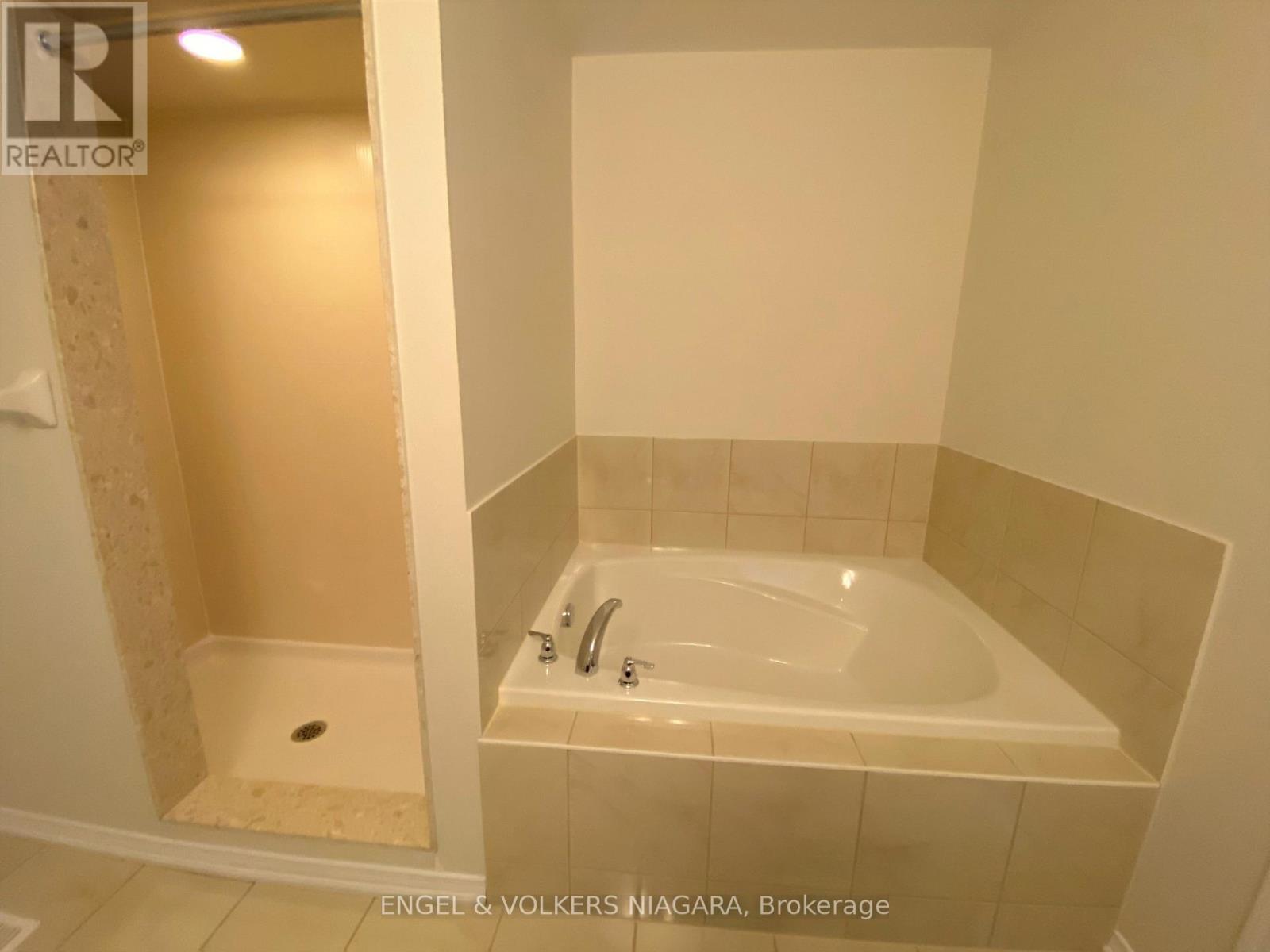 8576 Sweet Chestnut Drive, Niagara Falls, Ontario  L2H 0N1 - Photo 25 - X13679800