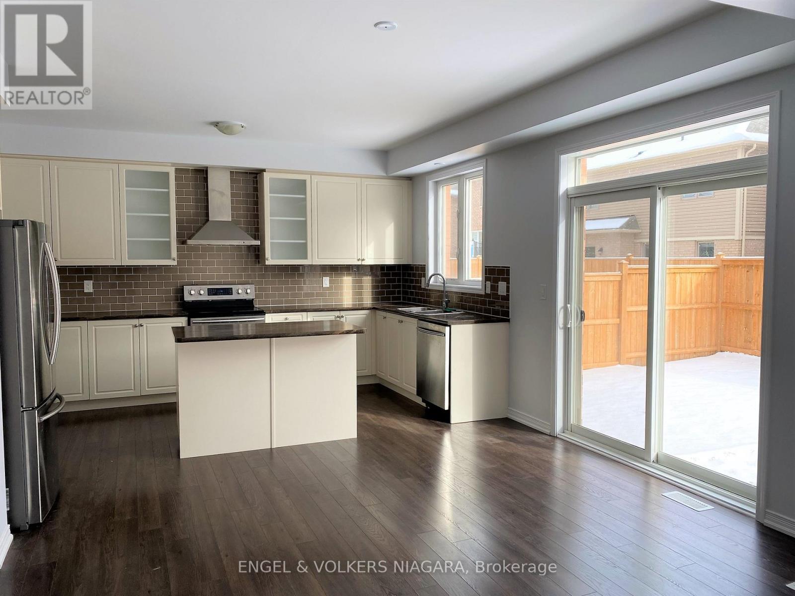 8576 Sweet Chestnut Drive, Niagara Falls, Ontario  L2H 0N1 - Photo 4 - X13679800