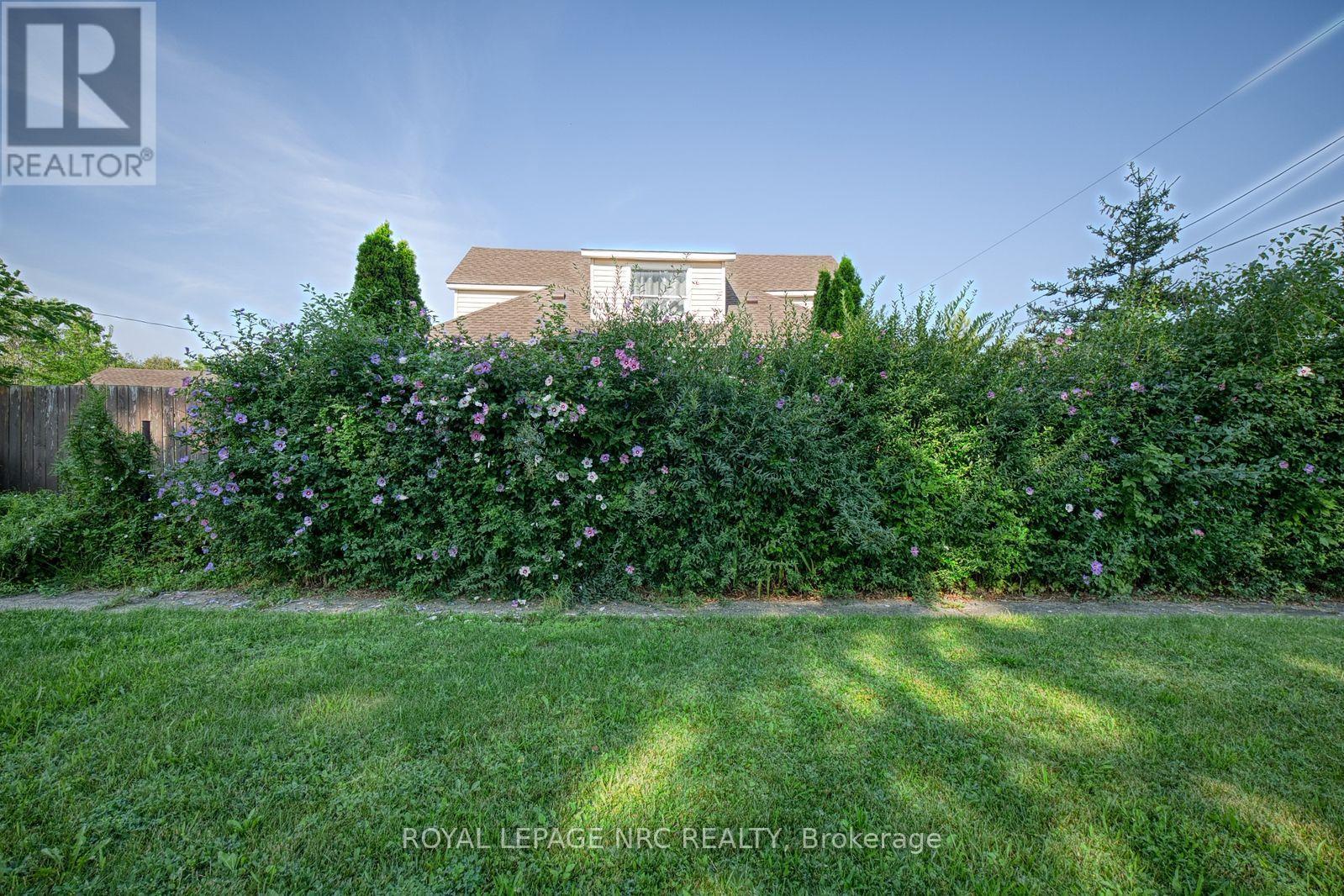 242 Henrietta Street, Fort Erie, Ontario  L2A 2K7 - Photo 3 - X13679970