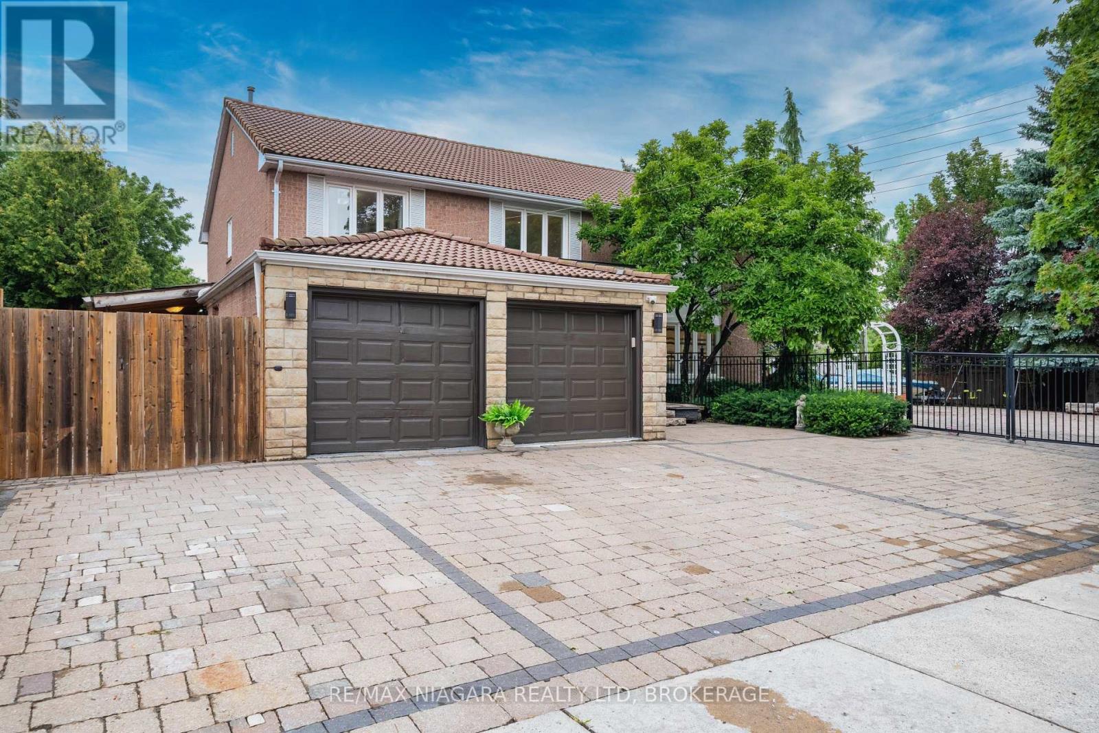 2 Aitken Circle, Markham, Ontario  L3R 7K6 - Photo 2 - N13680650