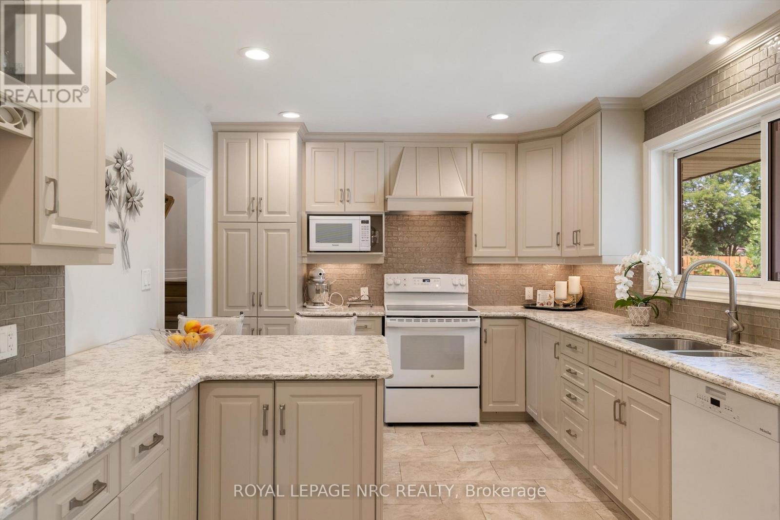 17 Joanna Drive, St. Catharines, Ontario  L2N 1V1 - Photo 11 - X13680826