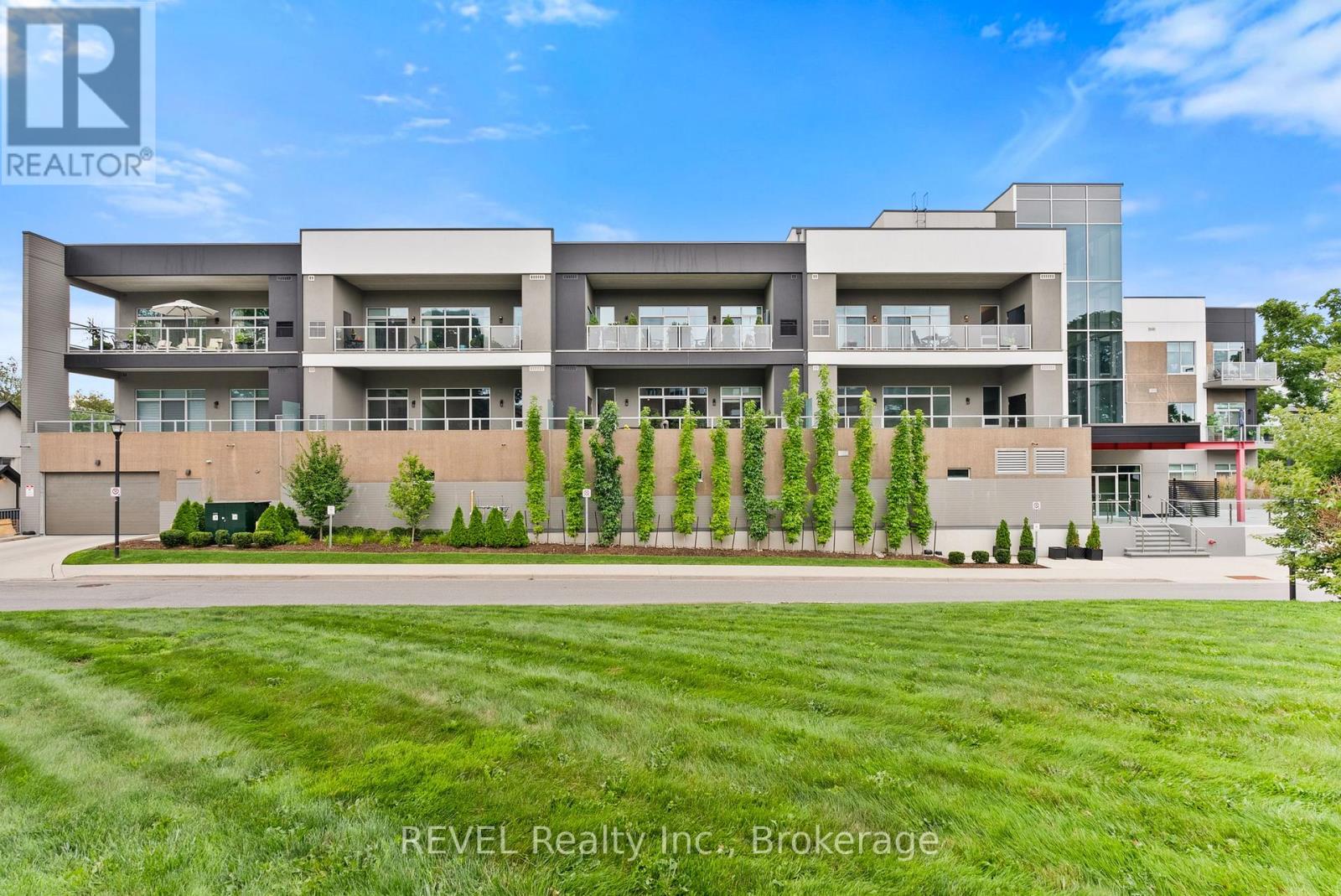404 - 77 Yates Street, St. Catharines, Ontario  L2R 0C4 - Photo 2 - X13681590