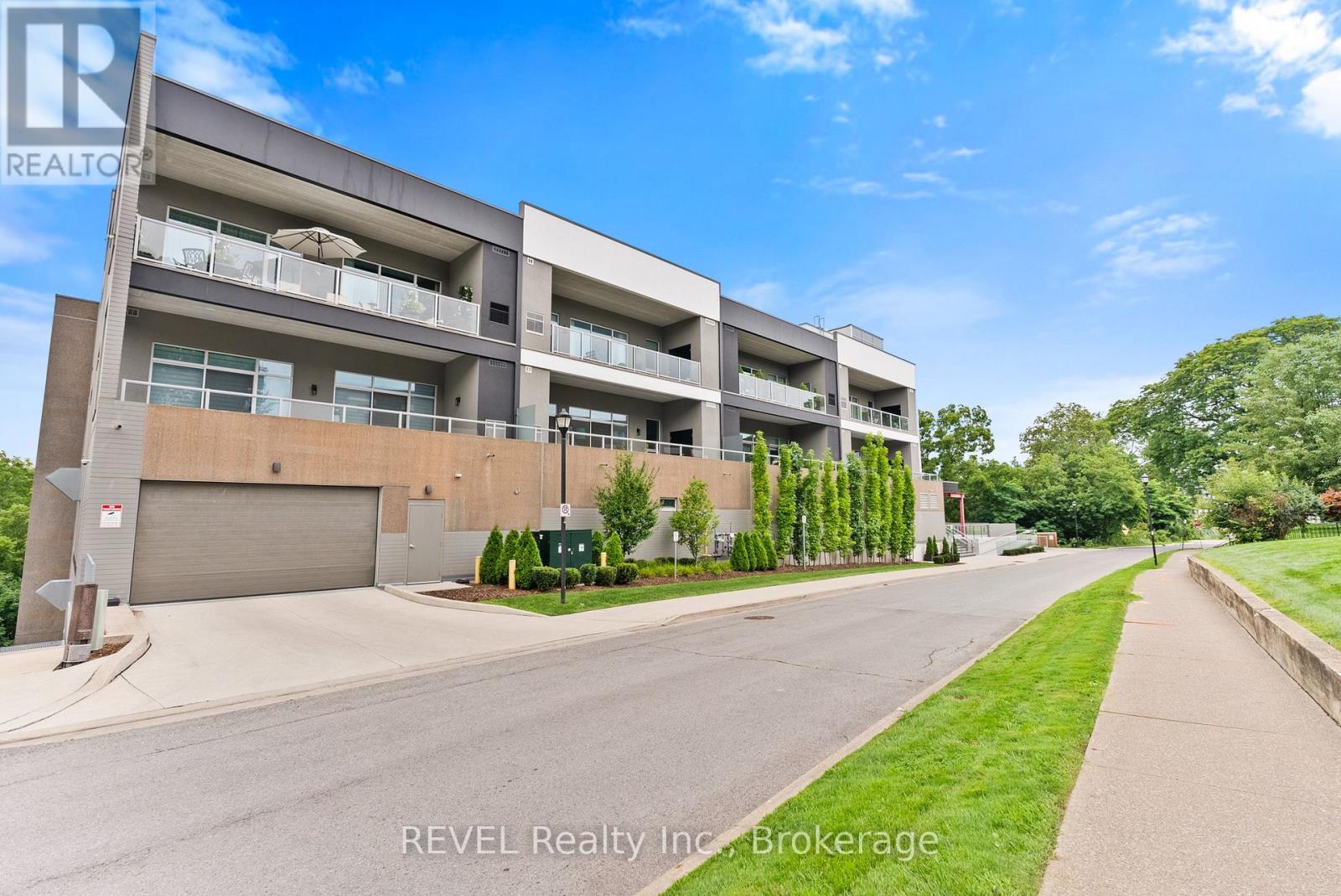 404 - 77 Yates Street, St. Catharines, Ontario  L2R 0C4 - Photo 3 - X13681590