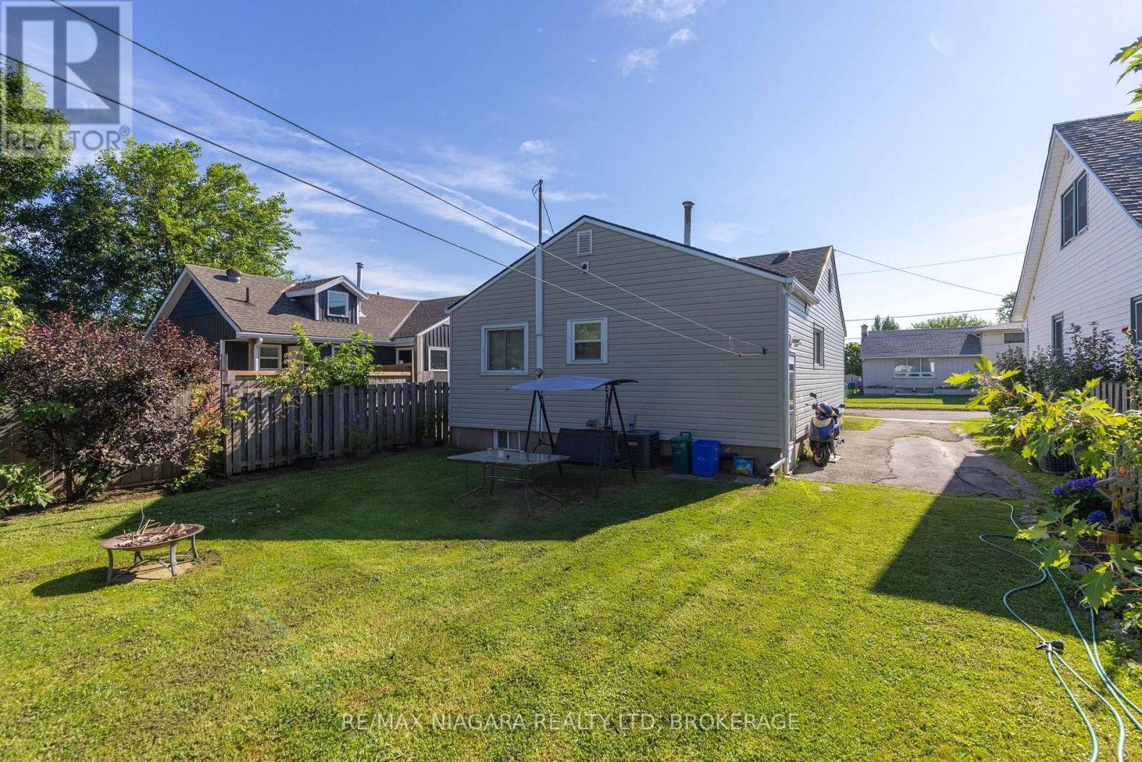 42 Douglas Street, Fort Erie, Ontario  L2A 3W5 - Photo 2 - X13681616