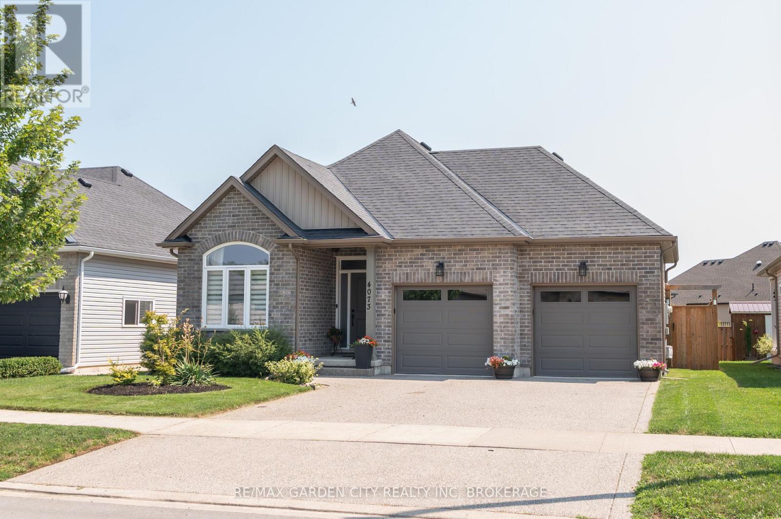 4073 Village Creek Drive, Fort Erie, Ontario  L0S 1S0 - Photo 2 - X13682680
