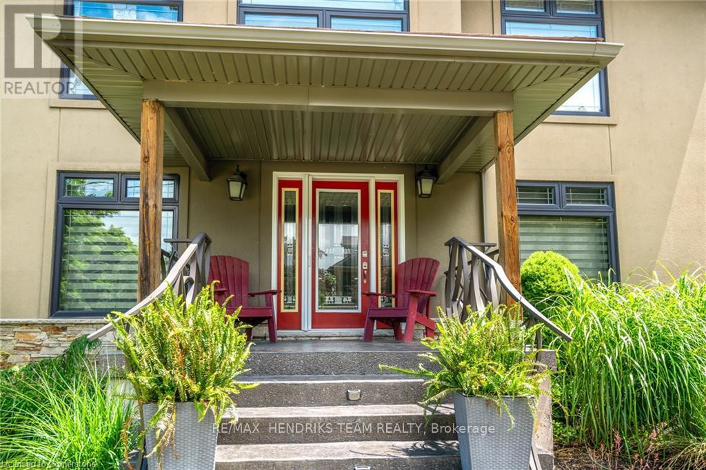 4 Front Street, Niagara-On-The-Lake, Ontario  L0S 1J0 - Photo 2 - X13682940