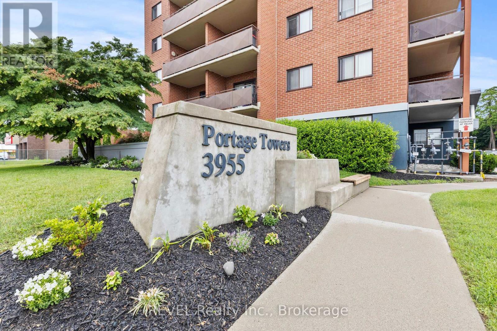 401 - 3955 Portage Road, Niagara Falls, Ontario  L2J 3W2 - Photo 3 - X13683194