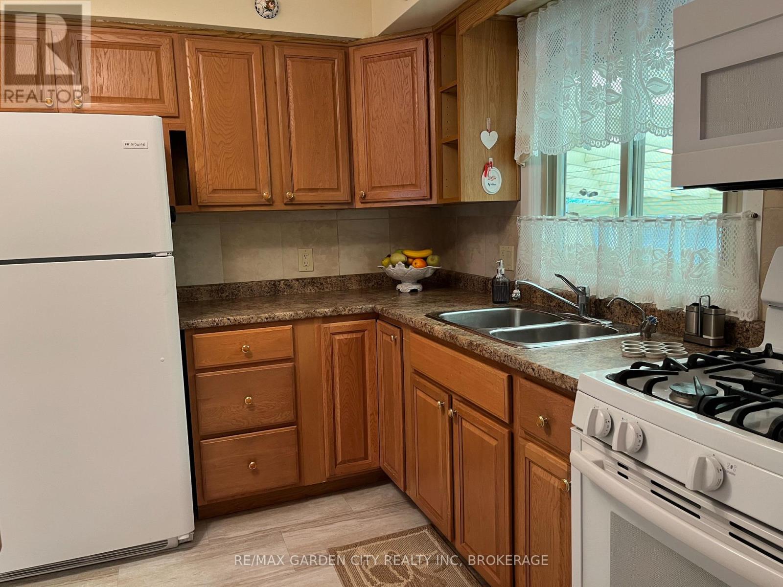 205 Rykert Street, St. Catharines, Ontario  L2S 2B5 - Photo 4 - X13683456