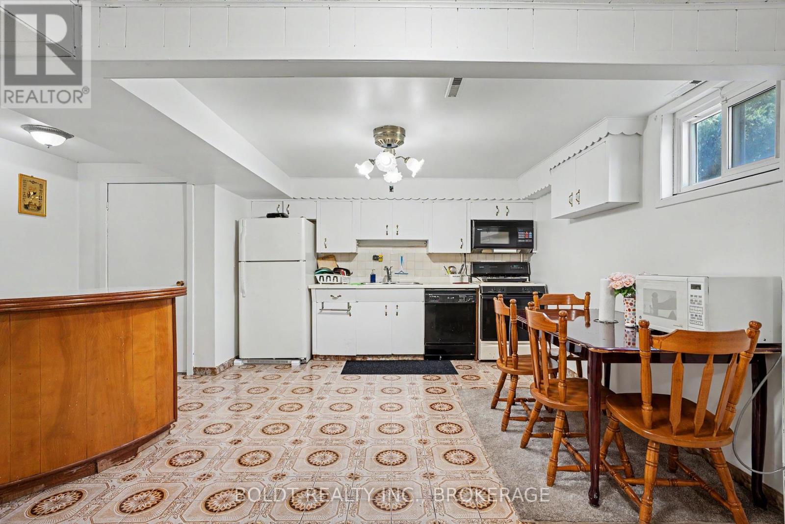 5568 Drummond Road, Niagara Falls, Ontario  L2G 4L3 - Photo 12 - X13683874