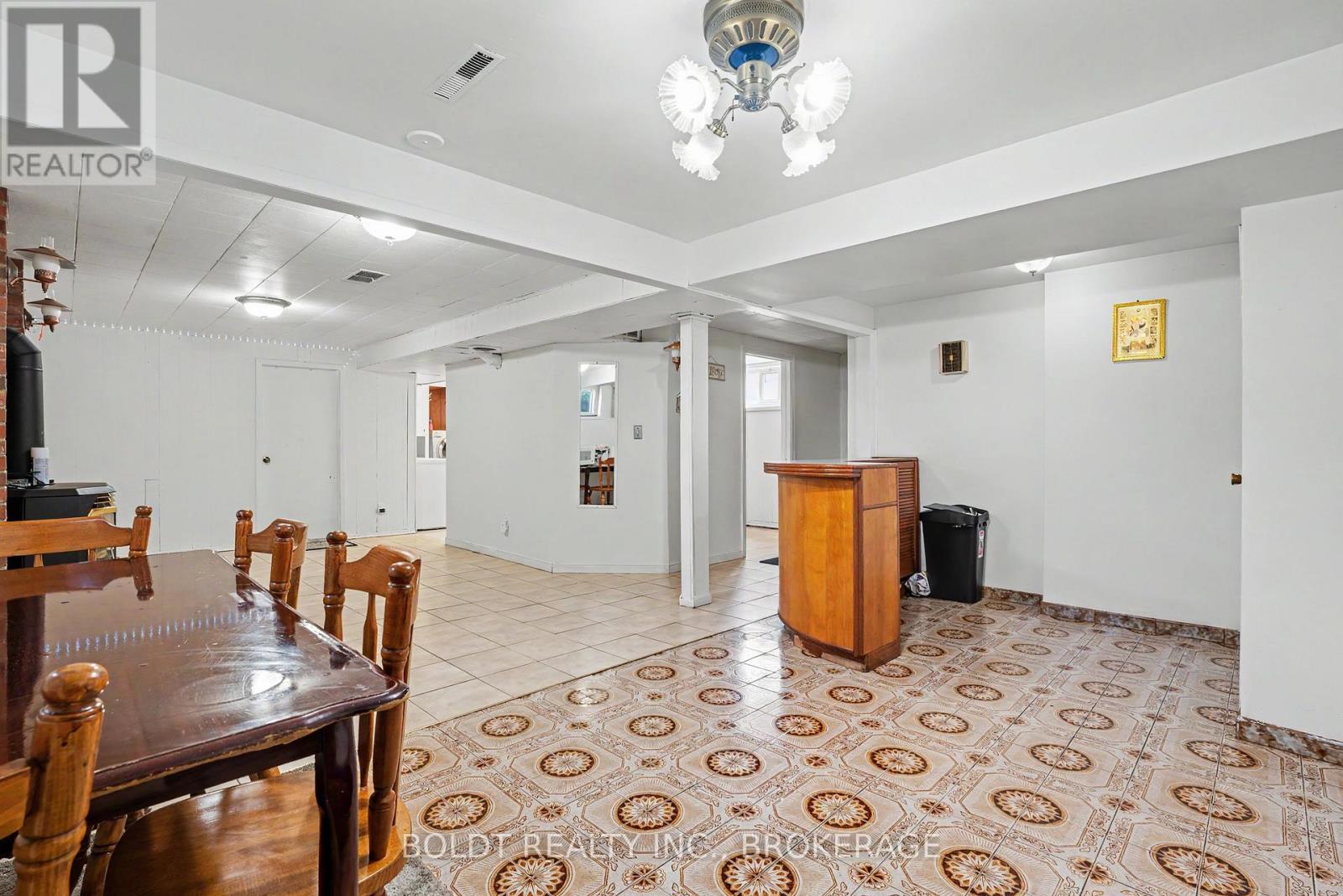 5568 Drummond Road, Niagara Falls, Ontario  L2G 4L3 - Photo 13 - X13683874