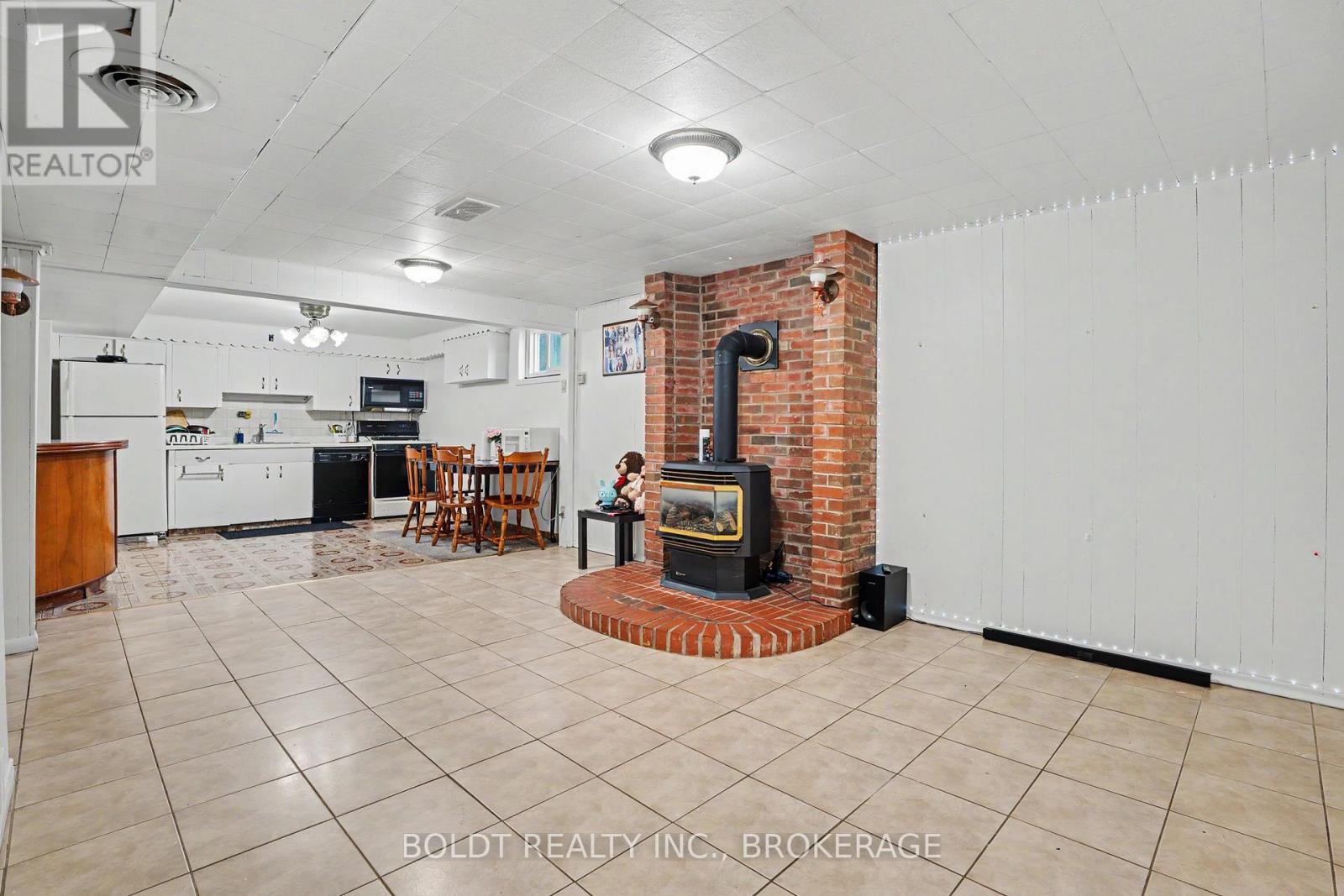 5568 Drummond Road, Niagara Falls, Ontario  L2G 4L3 - Photo 14 - X13683874