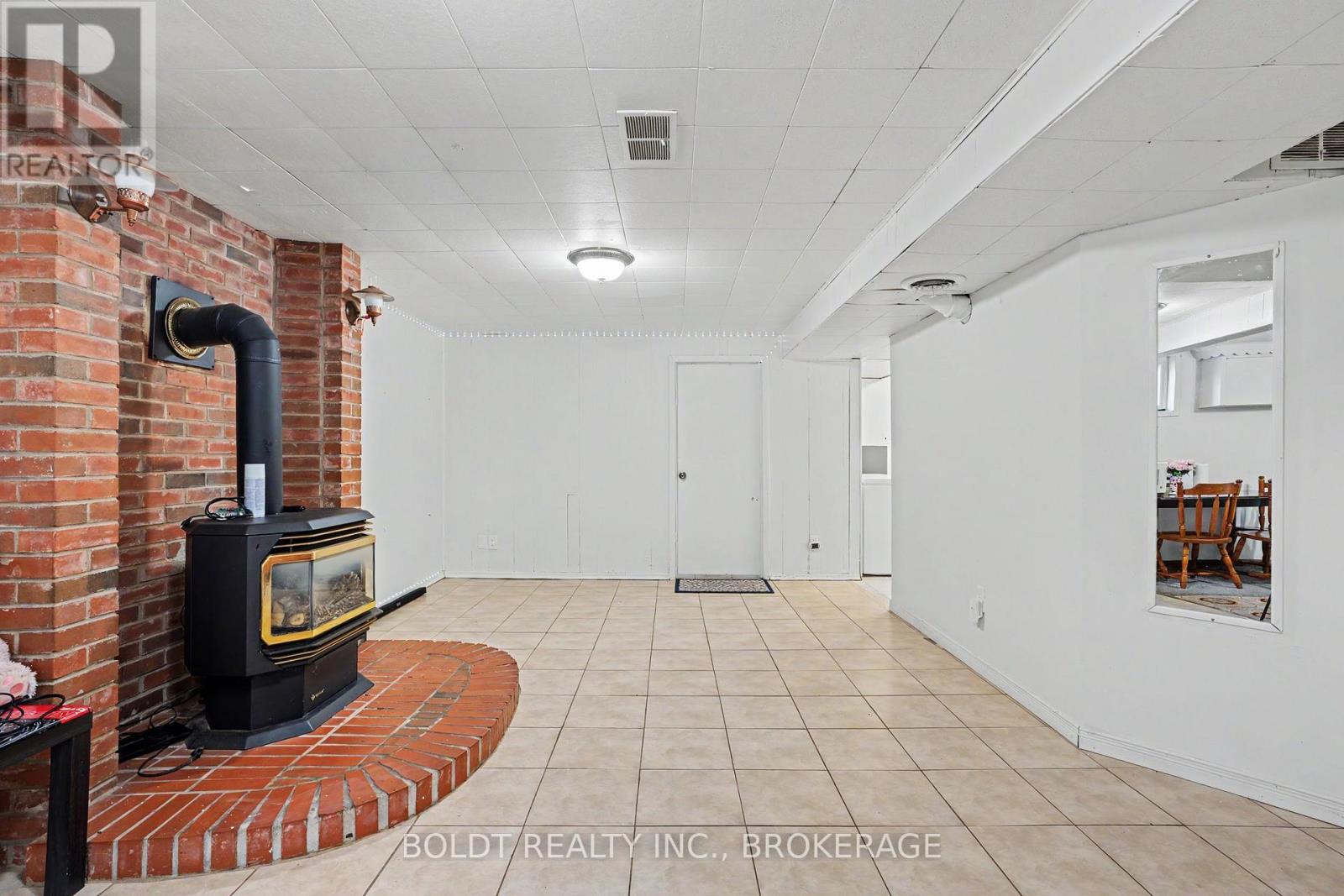 5568 Drummond Road, Niagara Falls, Ontario  L2G 4L3 - Photo 15 - X13683874
