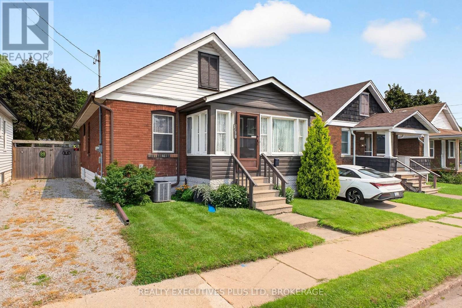 5179 Huron Street, Niagara Falls, Ontario  L2E 2K2 - Photo 2 - X13685976