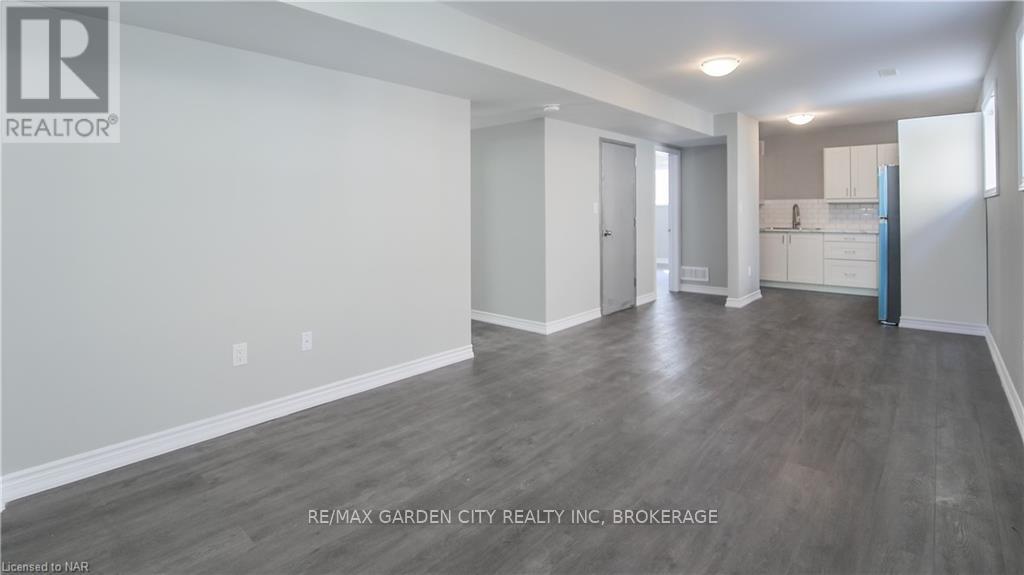 Lower - 113 Thorold Road, Welland, Ontario  L3C 3V1 - Photo 5 - X13687114