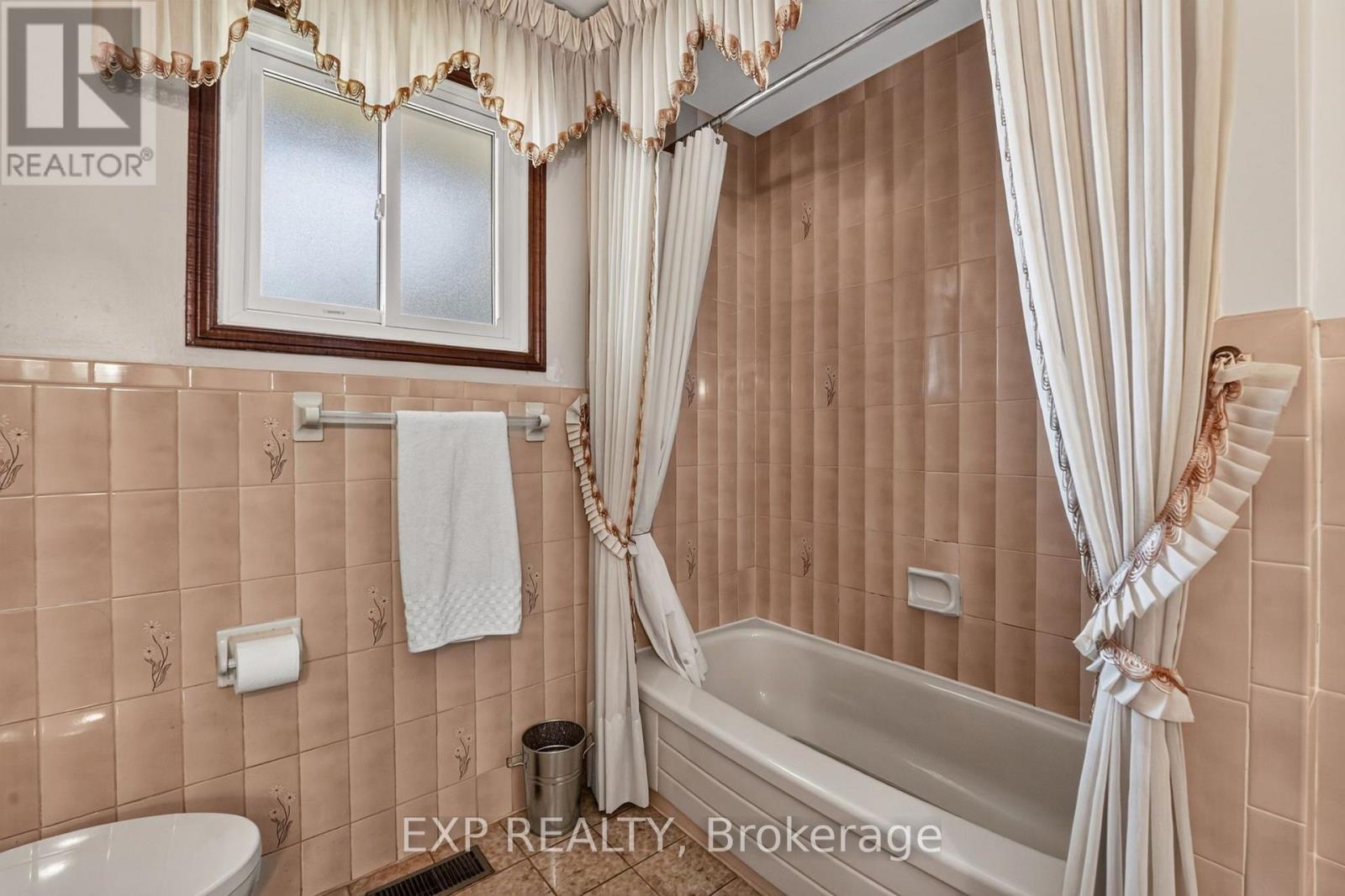 1370 Pound Avenue, Fort Erie, Ontario  L2A 6A3 - Photo 21 - X13689298