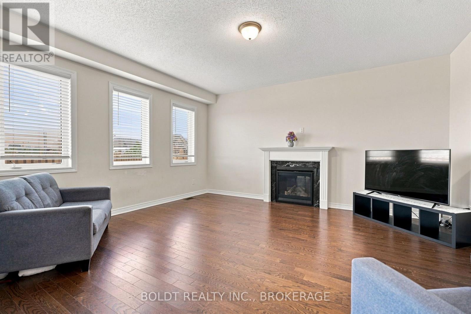 85 Homestead Way, Thorold, Ontario  L2V 0J8 - Photo 4 - X13690078