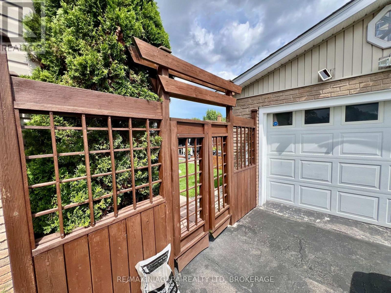 6196 Kirkland Drive, Niagara Falls, Ontario  L2H 2A6 - Photo 4 - X13691292