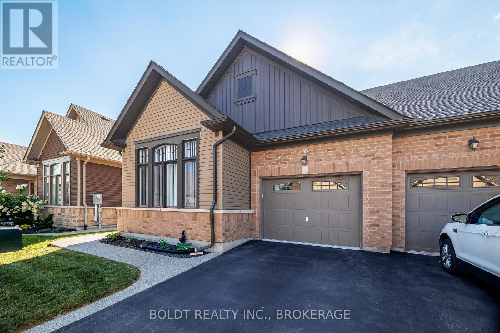 35 Cosmopolitan Common, St. Catharines, Ontario  L2M 0B8 - Photo 3 - X13691738