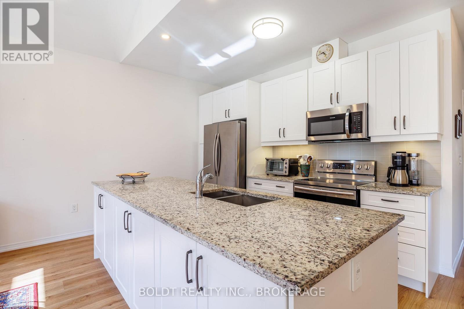 35 Cosmopolitan Common, St. Catharines, Ontario  L2M 0B8 - Photo 5 - X13691738