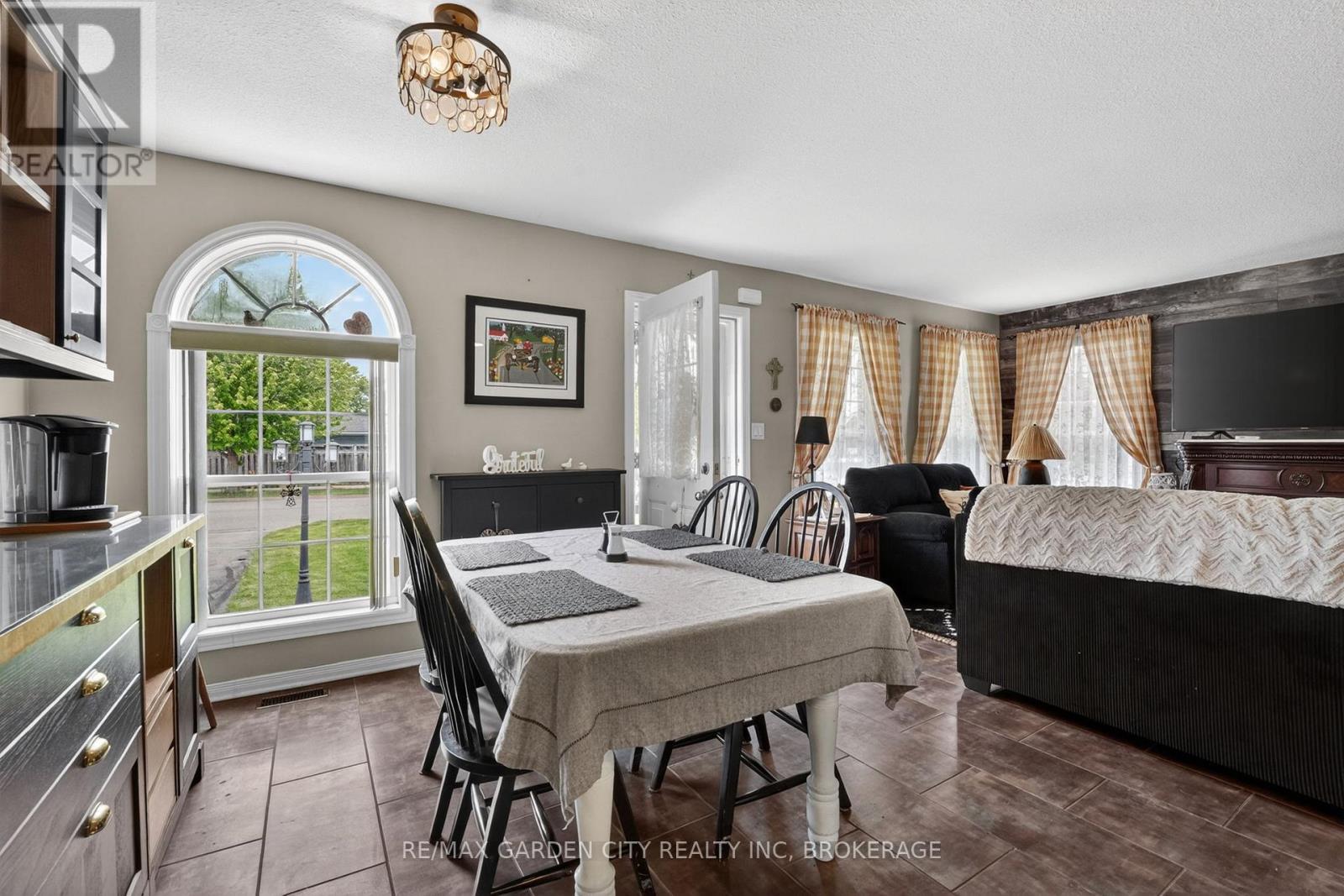 11 Rochelle Crescent, Fort Erie, Ontario  L0S 1N0 - Photo 7 - X13691898