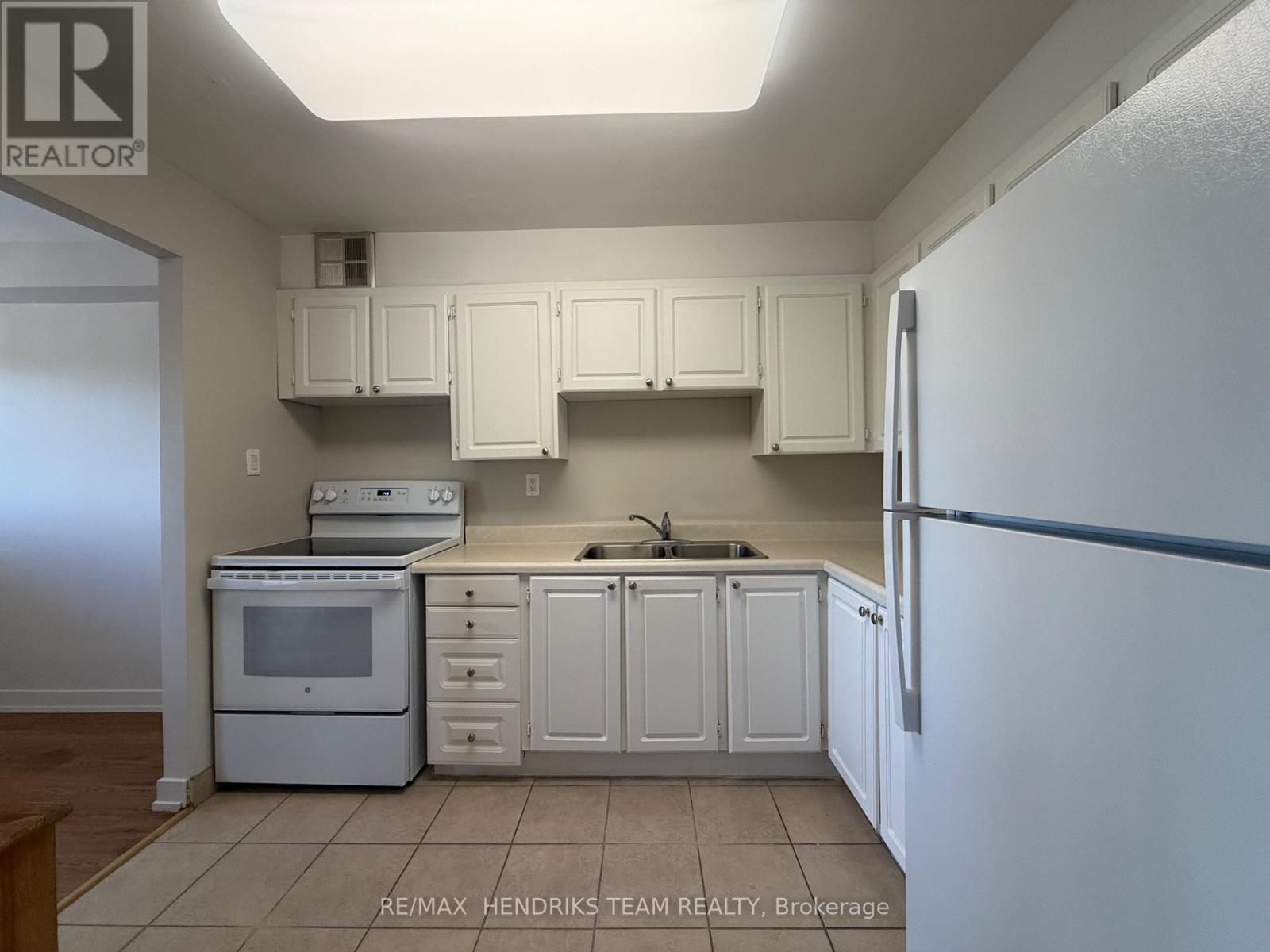 508 - 4982 Chrysler Avenue, Niagara Falls, Ontario  L2E 7B4 - Photo 2 - X13694832