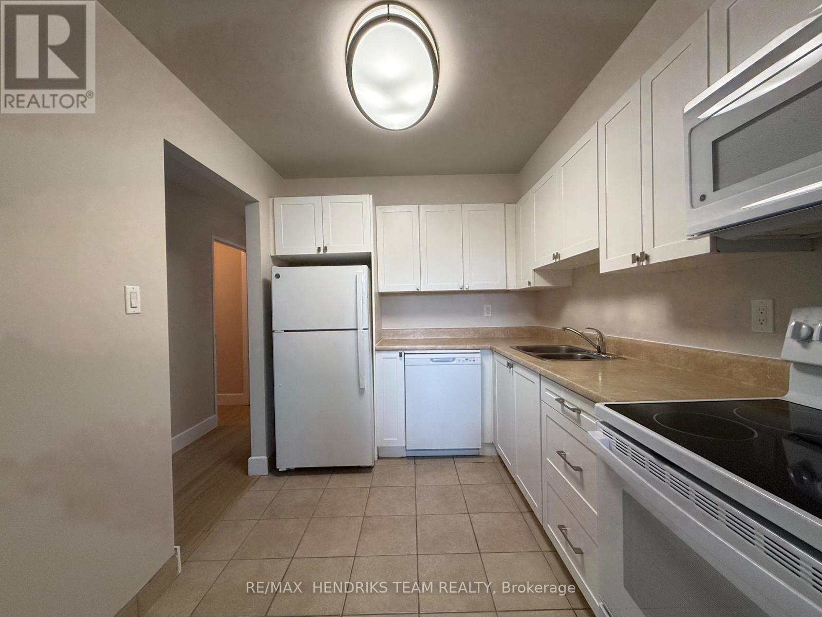 302 - 4982 Chrysler Avenue, Niagara Falls, Ontario  L2E 7B4 - Photo 3 - X13694868