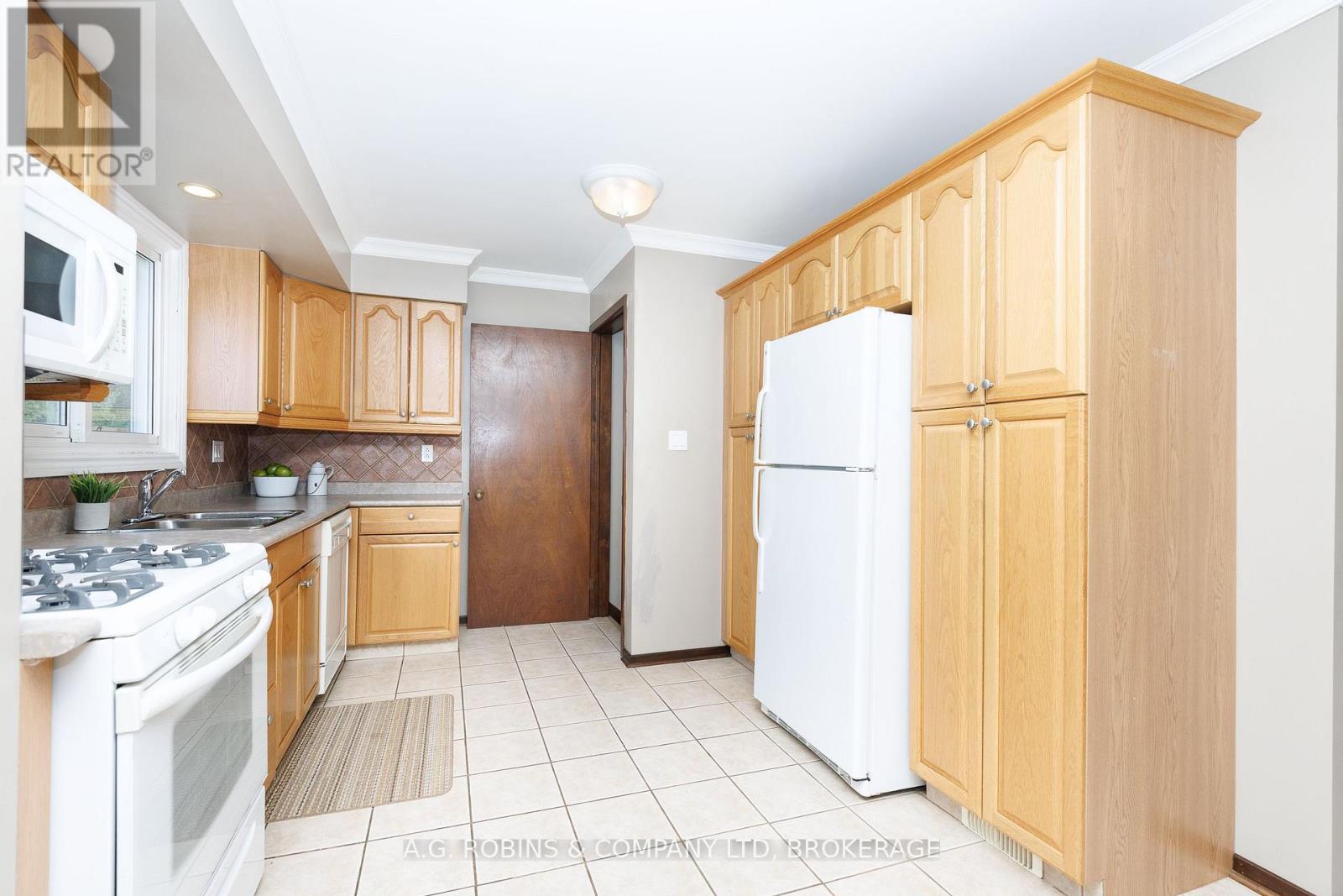 12 Berkley Avenue, Port Colborne, Ontario  L3K 1T2 - Photo 9 - X13694966