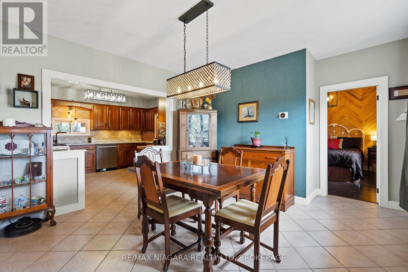 1470 Killaly Street E, Port Colborne, Ontario  L3K 5V3 - Photo 5 - X13696096