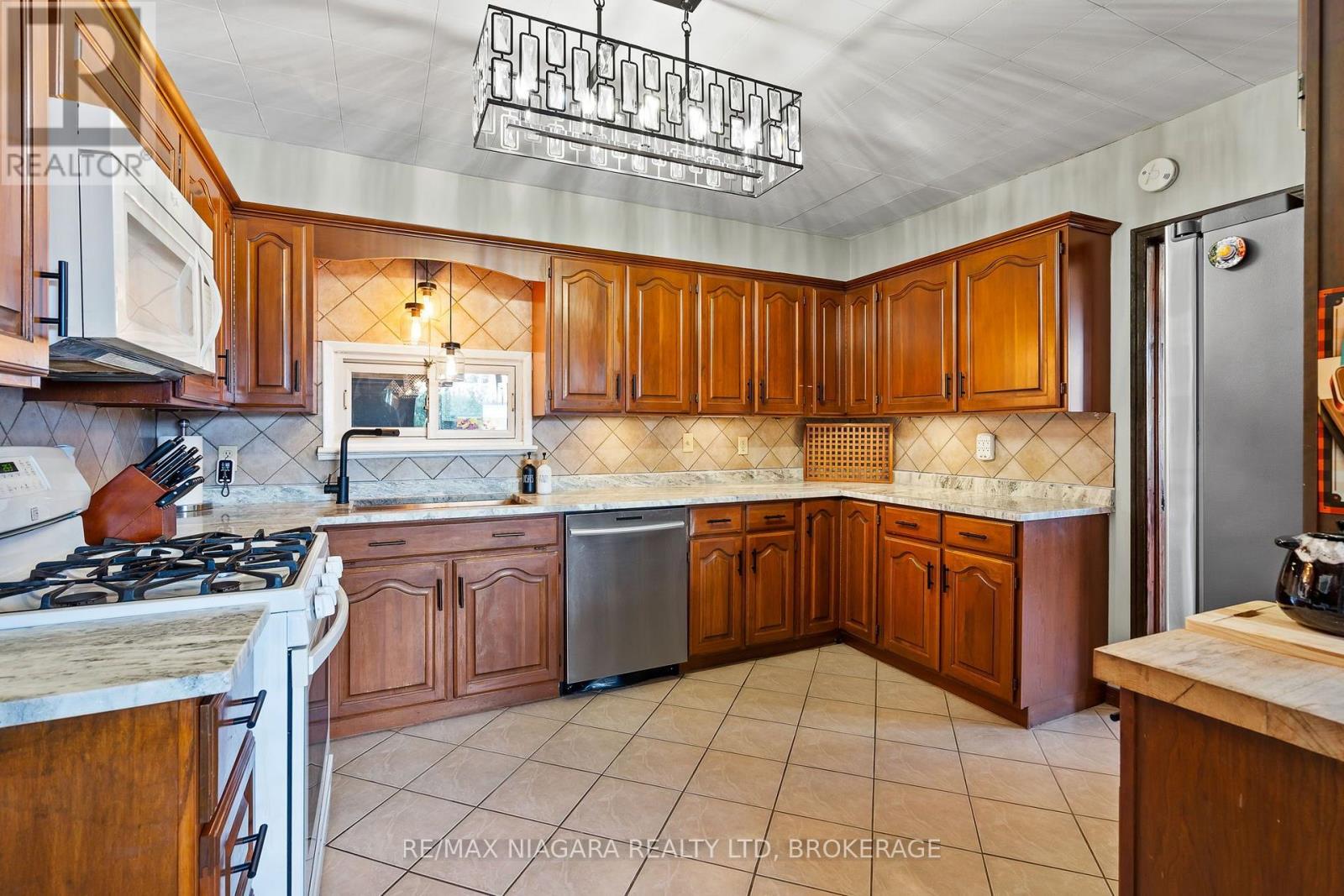 1470 Killaly Street E, Port Colborne, Ontario  L3K 5V3 - Photo 7 - X13696096