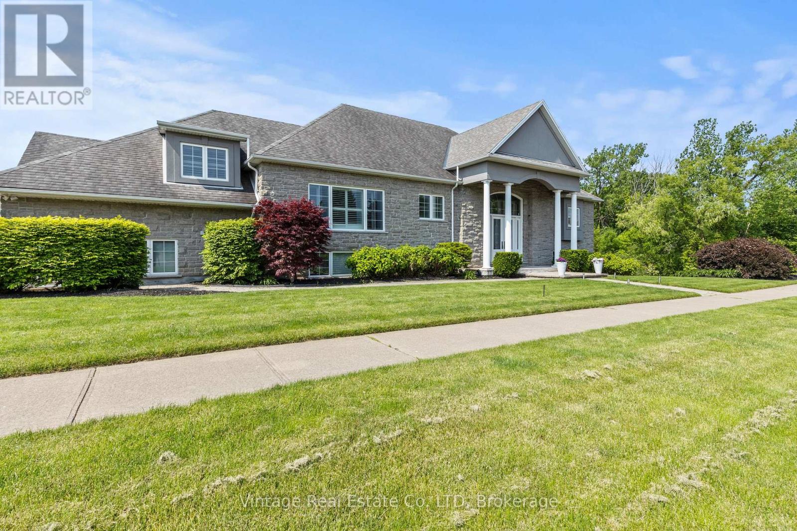 3689 Cardinal Drive, Niagara Falls, Ontario  L2H 2Y1 - Photo 2 - X13696206