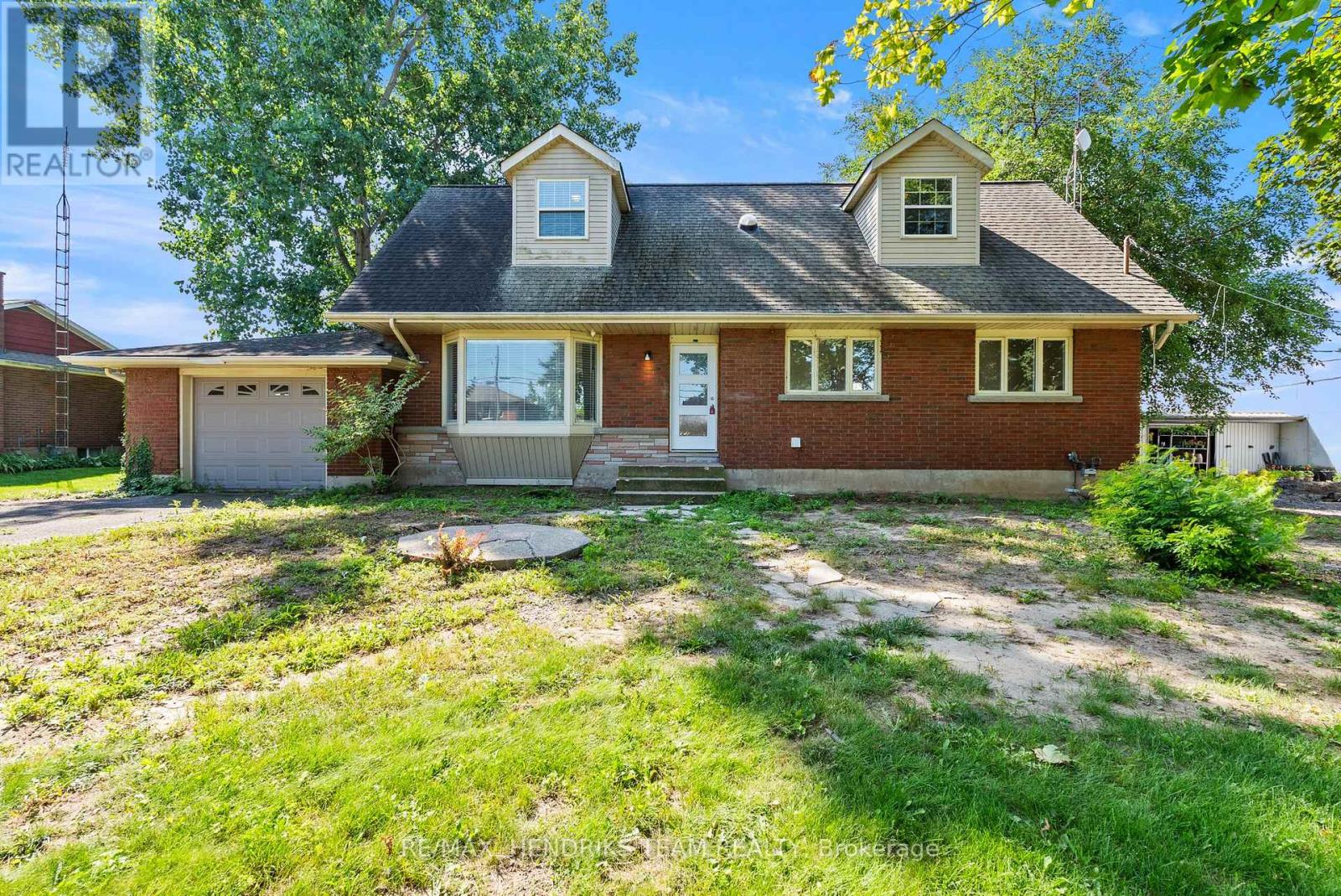 1648 Third Avenue, St. Catharines, Ontario  L2R 6P9 - Photo 3 - X13696338