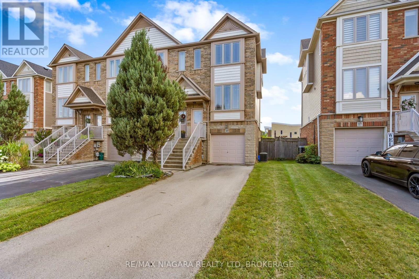 15 HEMLOCK WAY, Grimsby, Ontario