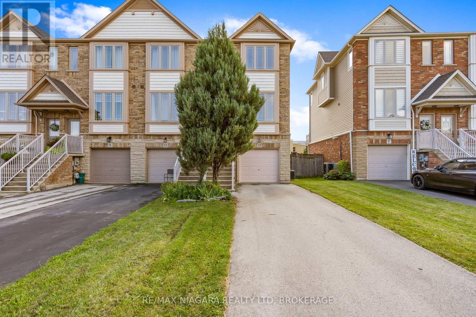 15 Hemlock Way, Grimsby, Ontario  L3M 0A7 - Photo 2 - X13697010