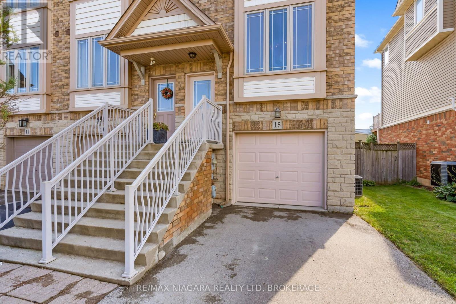 15 Hemlock Way, Grimsby, Ontario  L3M 0A7 - Photo 3 - X13697010