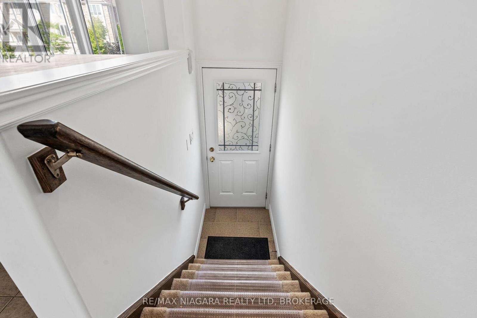 15 Hemlock Way, Grimsby, Ontario  L3M 0A7 - Photo 4 - X13697010