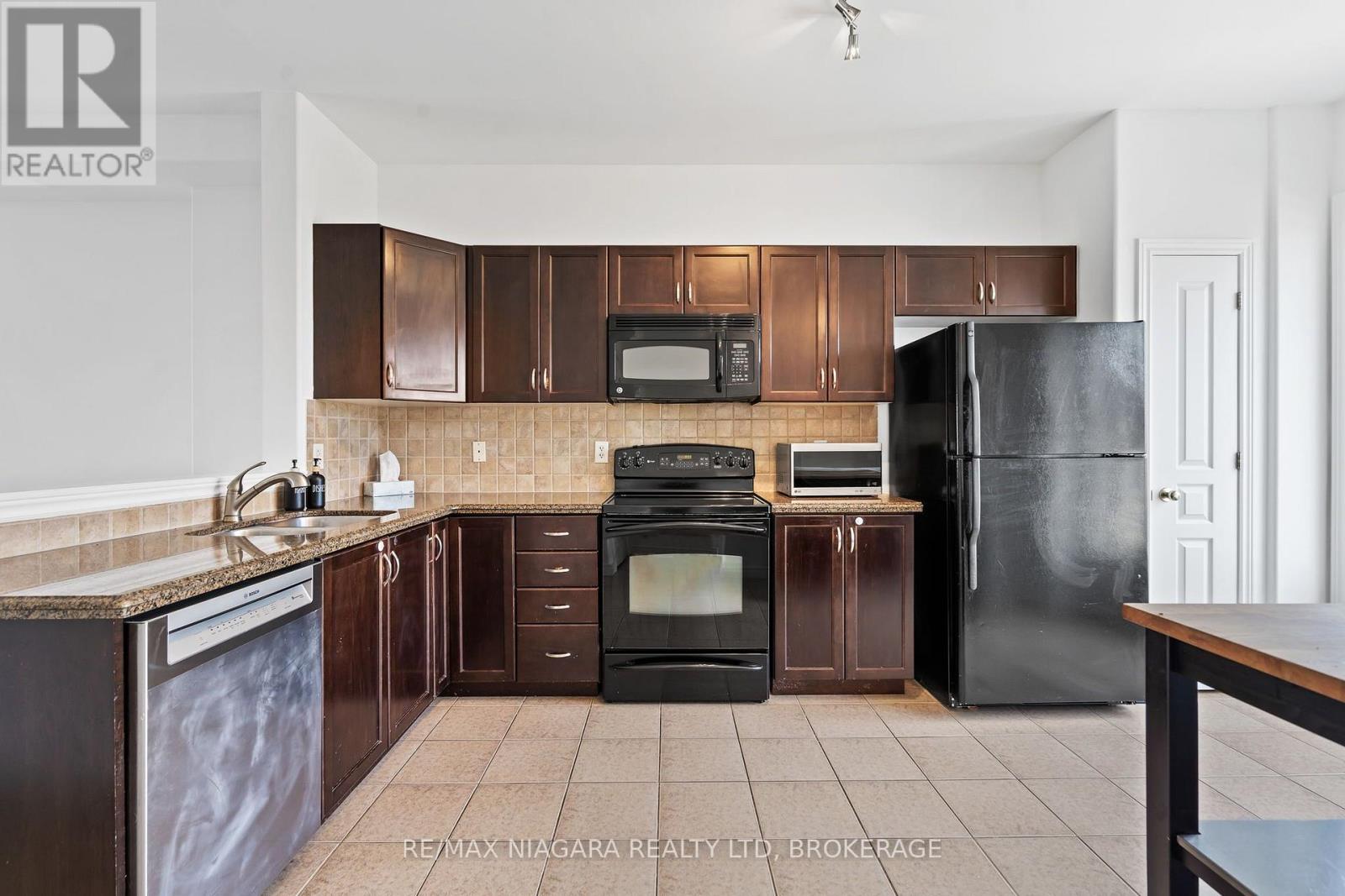 15 Hemlock Way, Grimsby, Ontario  L3M 0A7 - Photo 5 - X13697010