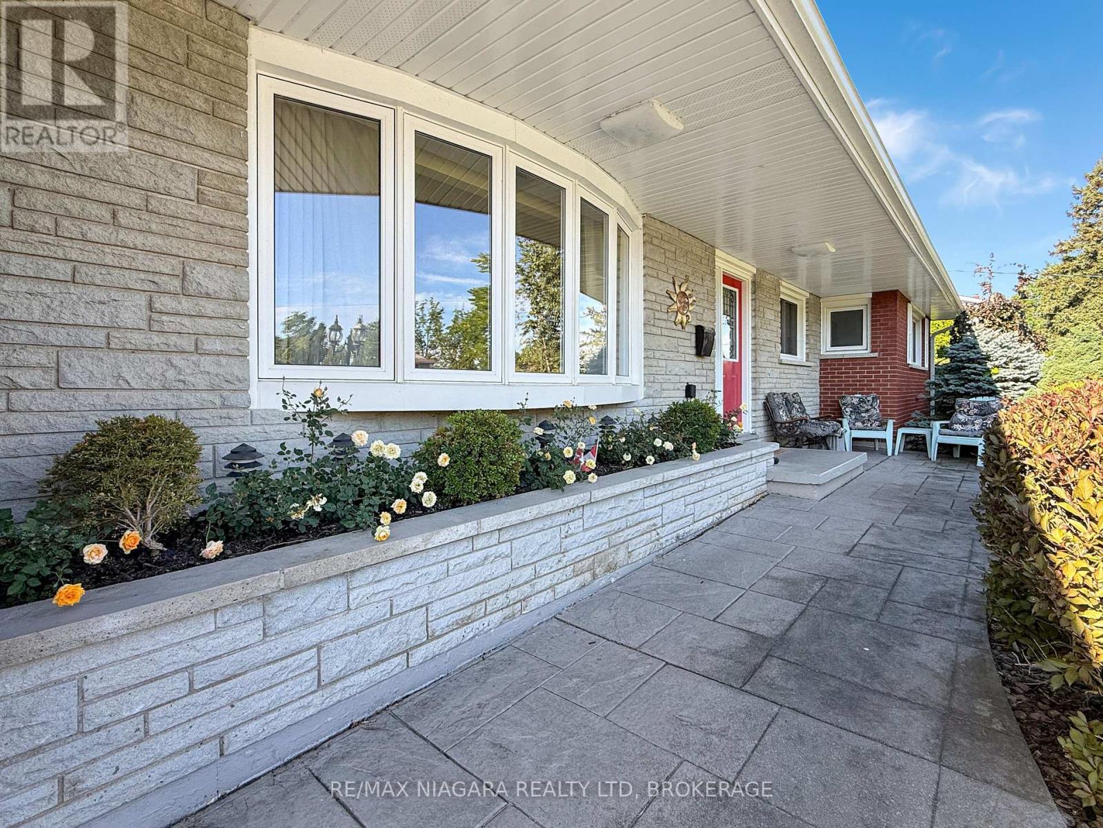 27 Lindbergh Drive, Fort Erie, Ontario  L2A 2Z5 - Photo 3 - X13697050