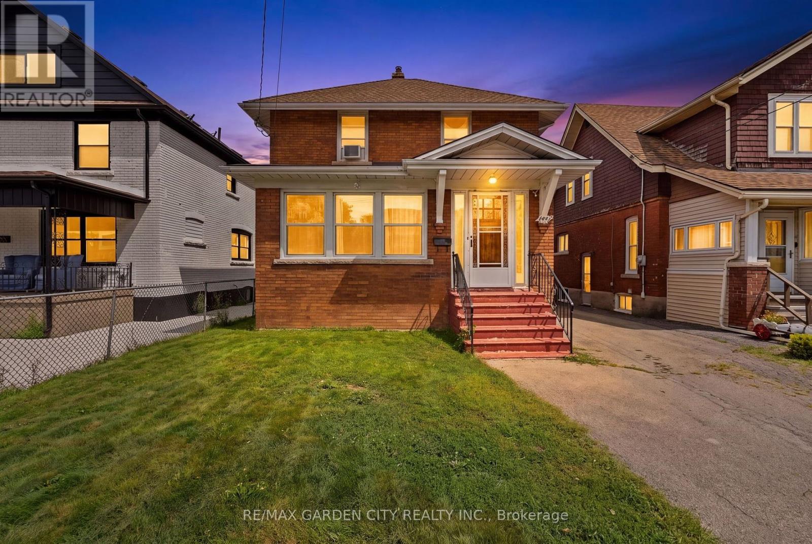 4842 FOURTH AVENUE, Niagara Falls, Ontario