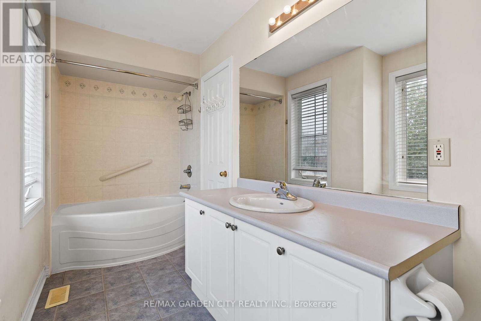 401 Wright Crescent, Niagara-On-The-Lake, Ontario  L0S 1J0 - Photo 17 - X13697608