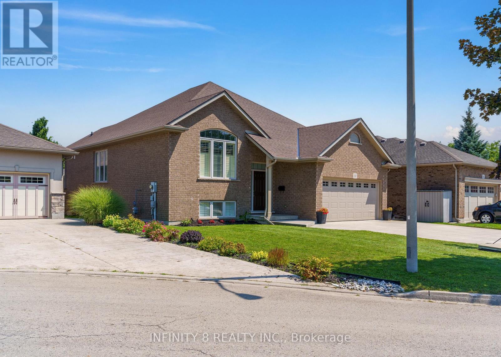 10 Sapphire Court, St. Catharines, Ontario  L2M 0A4 - Photo 2 - X13698746