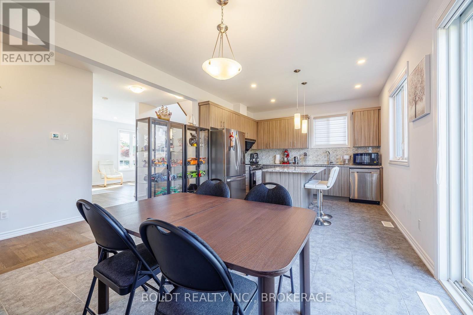 8037 Brookside Drive, Niagara Falls, Ontario  L2H 3T9 - Photo 8 - X13698778