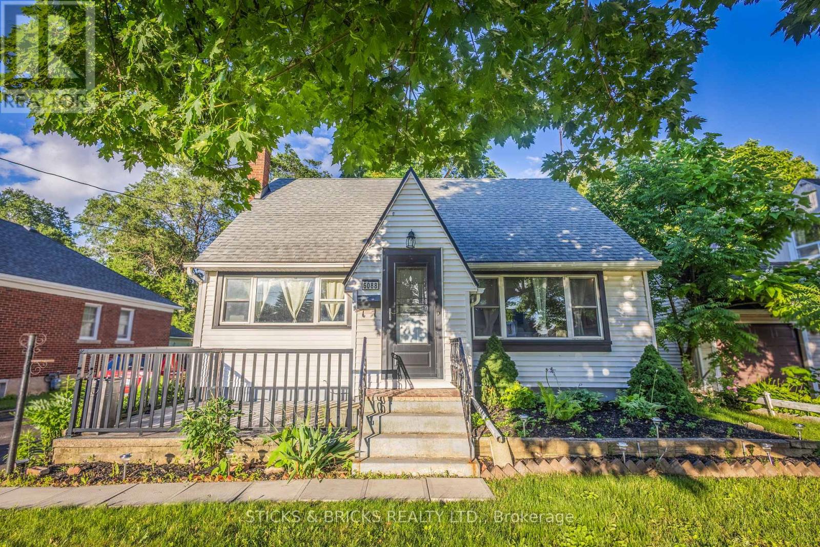 6088 DORCHESTER ROAD, Niagara Falls, Ontario