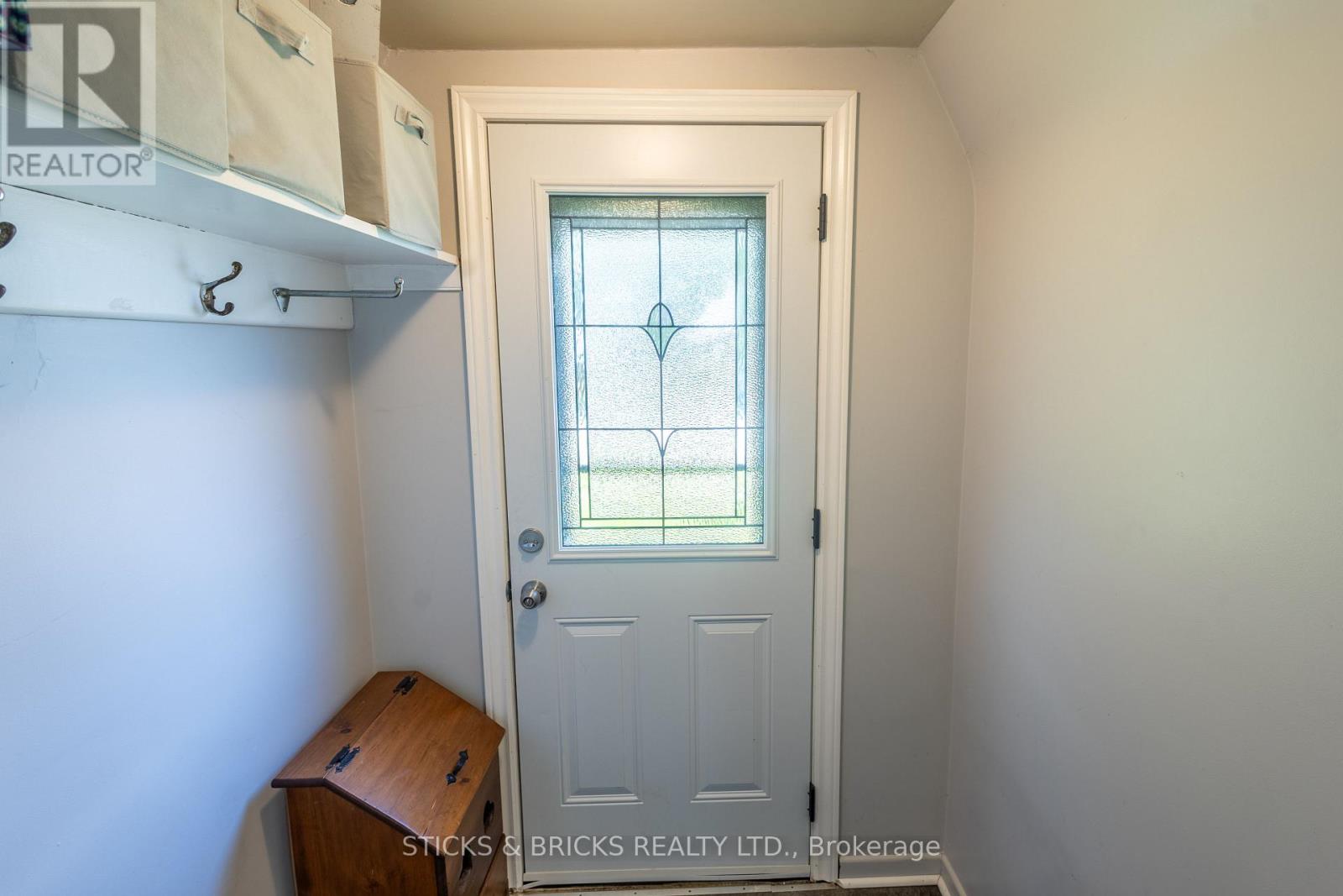 6088 Dorchester Road, Niagara Falls, Ontario  L2G 5T2 - Photo 7 - X13698948
