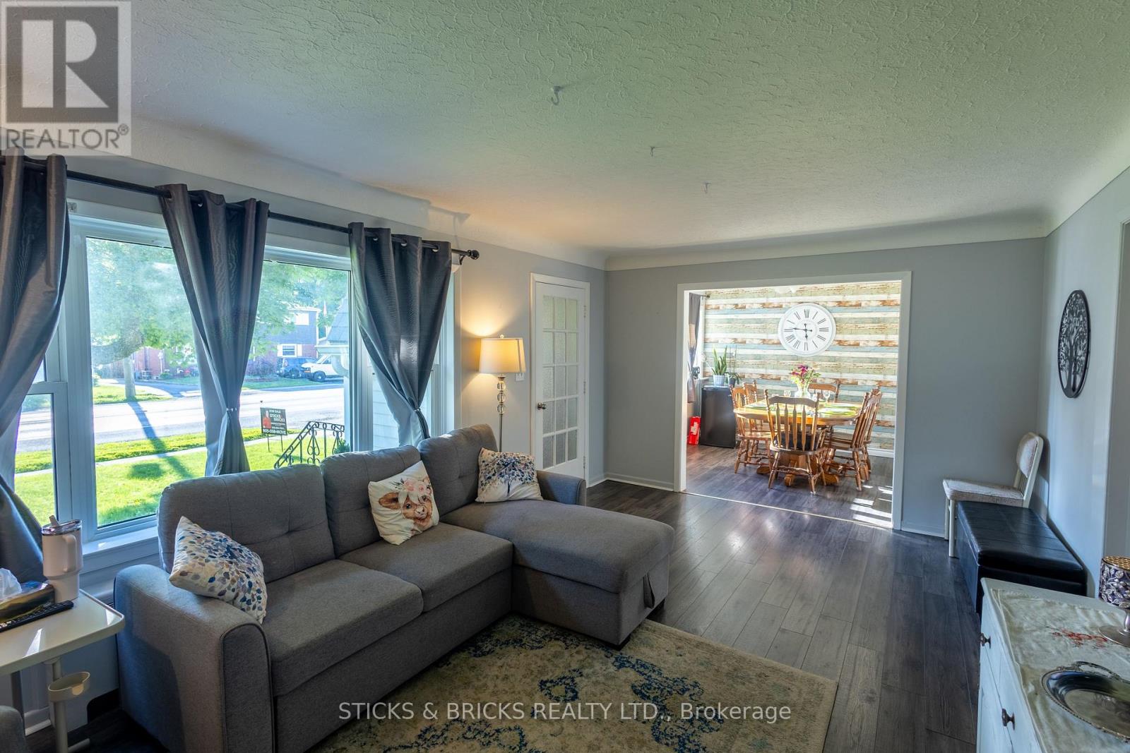 6088 Dorchester Road, Niagara Falls, Ontario  L2G 5T2 - Photo 9 - X13698948